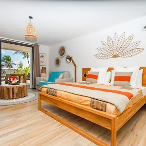 Luxury 6 Alamanda Apartment